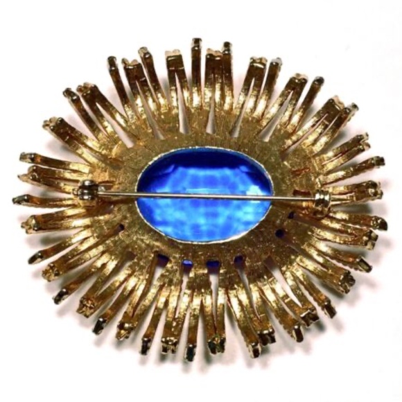 Vintage CZECH ESTATE BROOCH Huge Oval Faux Sapphire Gold Tone Pin High End - Picture 4 of 5